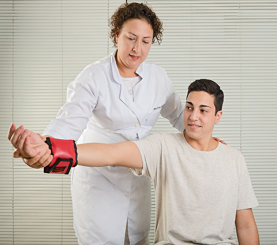 Nossa história. De uma história pessoal a um propósito de cuidado. A Clínica Cyclus nasceu em 2019 com o propósito de unir fisioterapia e beleza em um só lugar.. Fundada por Cristiane Cemim, surgiu de uma história pessoal de cuidado familiar, que deu origem a uma visão mais humana e individualizada do atendimento.. Hoje, essa essência evolui no conceito da Fisioterapia Spaziana, unindo técnica, experiência e acolhimento.